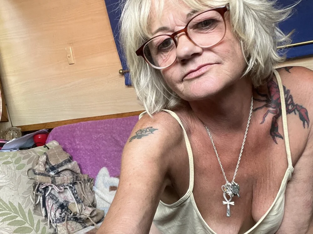 ladyboatlady live cam