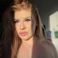 RedFoxQueen live cam